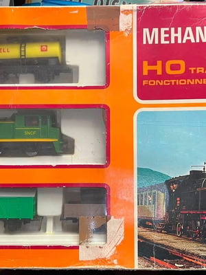 Vintage model trains used, pack of two