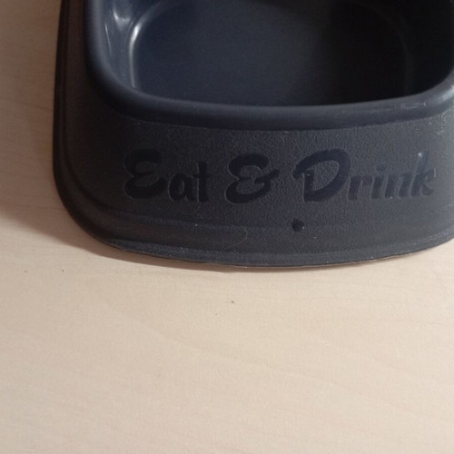 Pet feeder like new for cat or small dog