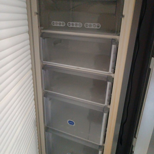 Καταψύκτης Whirlpool inox σαν καινούργιος με βαθιά συρτάρια