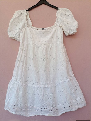 H&M White Broderie Anglaise Mini Dress like new, size M