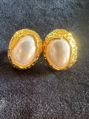 Earrings in gold color with pearl new, oval