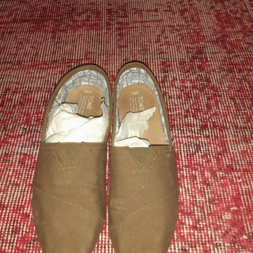 Toms canvas shoes used in excellent condition