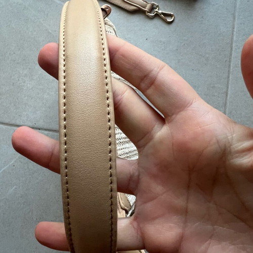 Carpisa straw shoulder bag like new, beige