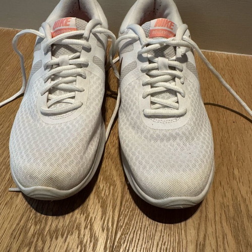 Nike Revolution 4 γυναικεία αθλητικά σαν καινούργια, λευκά με rose gold