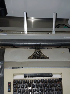 Adler Universal 200 typewriter used