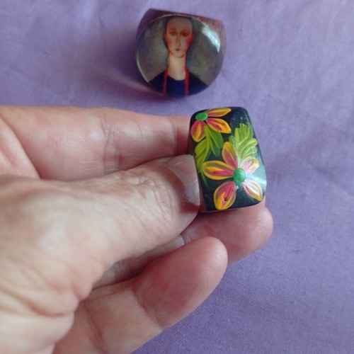 Wooden handmade rings set, like new, floral and portrait design