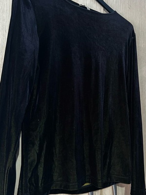 Holographic velvet blouse black that shines green in light size medium like new
