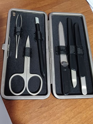 Κασσετίνα περιποίησης νυχιών Byblos καινούργια με 6 εργαλεία