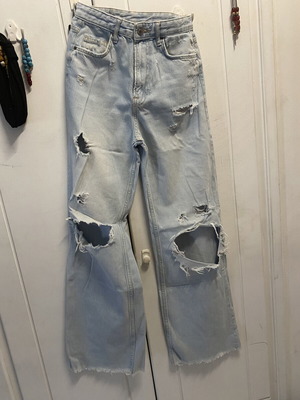 Bershka women's distressed jeans W25, high-waisted, slim fit