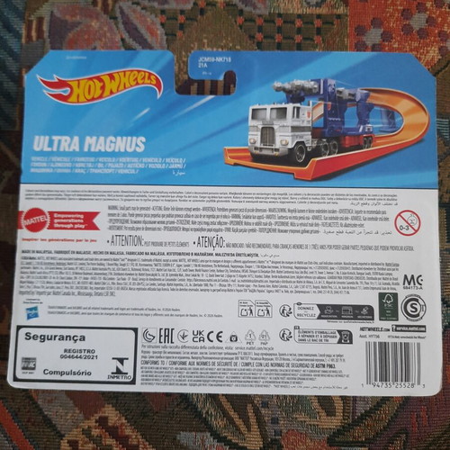 Hot Wheels Ultra Magnus Transformers toy new
