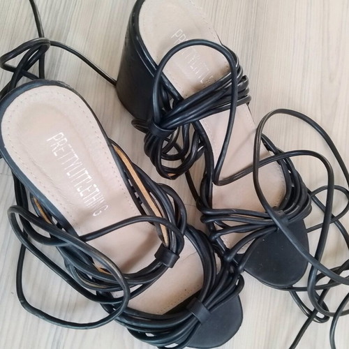 Elegant women's heeled shoes with laces like new, black, size 38