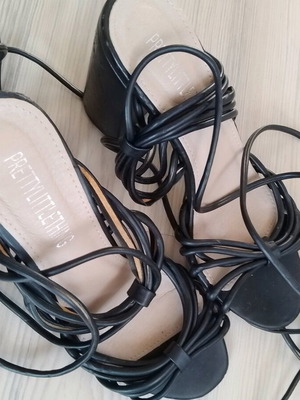 Elegant women's heeled shoes with laces like new, black, size 38