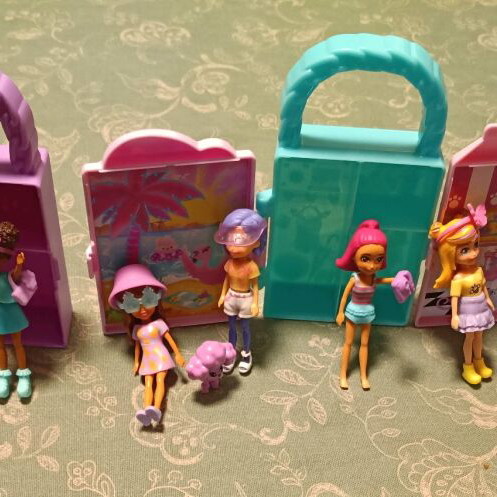 Polly Pocket figures used with 3 cases and keychain hanger