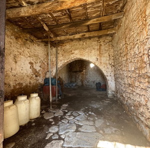 Πετρόχτιστο σπίτι με καμάρα