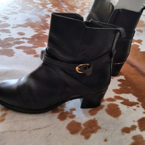 Leather ankle boots size 41 like new