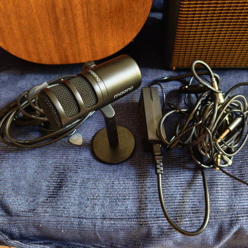 Guitar, speaker, microphone set with cables