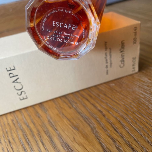 Escape Calvin Klein Eau de Parfum 100 ml like new, authentic