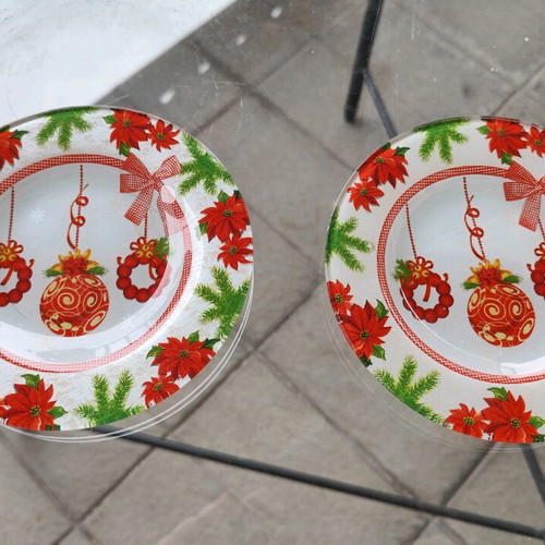 Christmas plates like new, set of 2, 15cm diameter