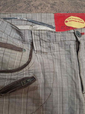 Broker's Bermuda shorts with castor details size L like new
