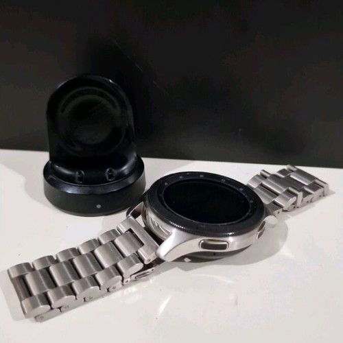 Samsung Galaxy Watch 46mm like new with charger and 3 straps