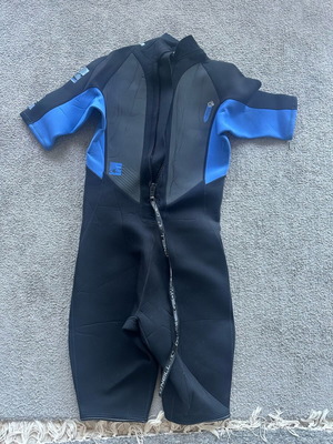 O’Neil wetsuit like new, medium size