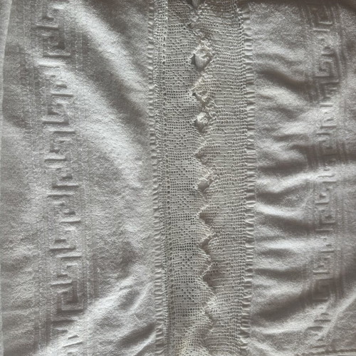 Body towels set of 2 with ancient Greek design and lace, like new
