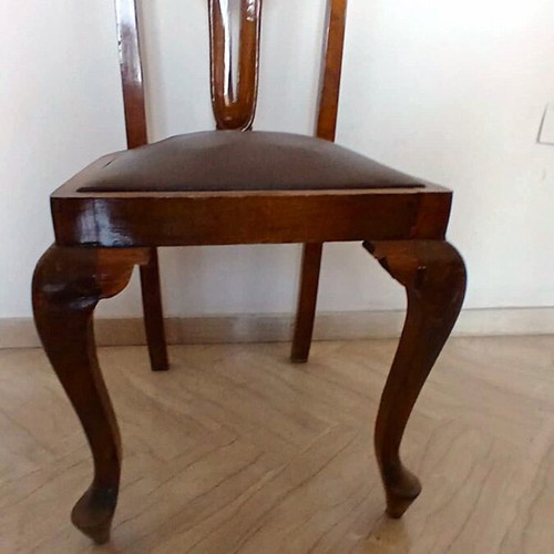 Table with 6 vintage antique chairs like new