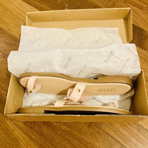 Issue Fashion pink pastel sandals new with gold studs