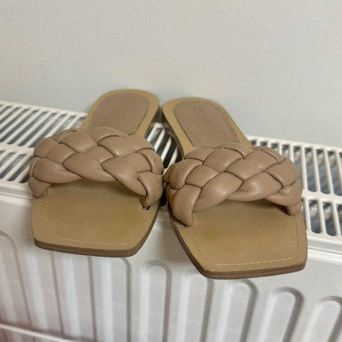 Stradivarius flat beige nude sandals mules like new, size 37