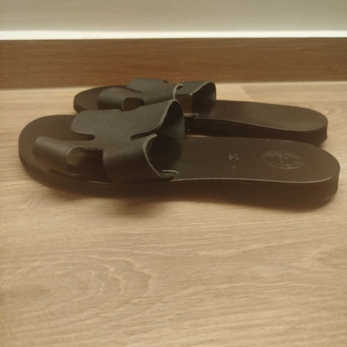Black flat sandals size 37 like new