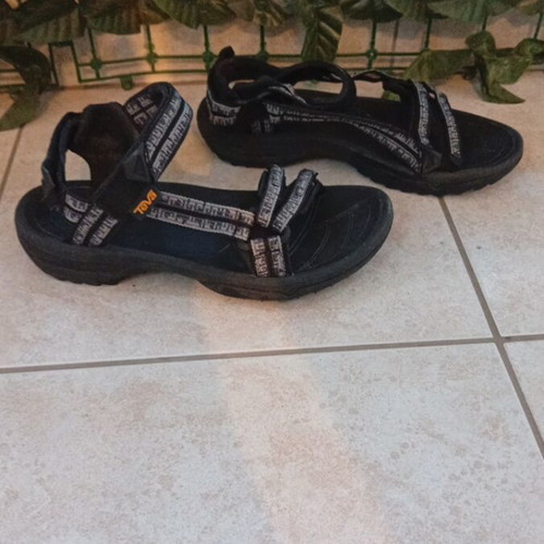 Teva Terra Fi Lite sandals like new, size 38.5, black
