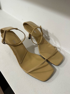 πέδιλο μπεζ