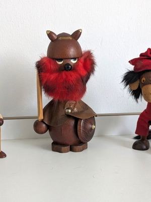 Винтидж Hans Bølling Teak Monkey и 2 датски викингски фигури употребявани