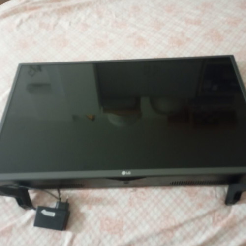 LG TV 85 inch with remote