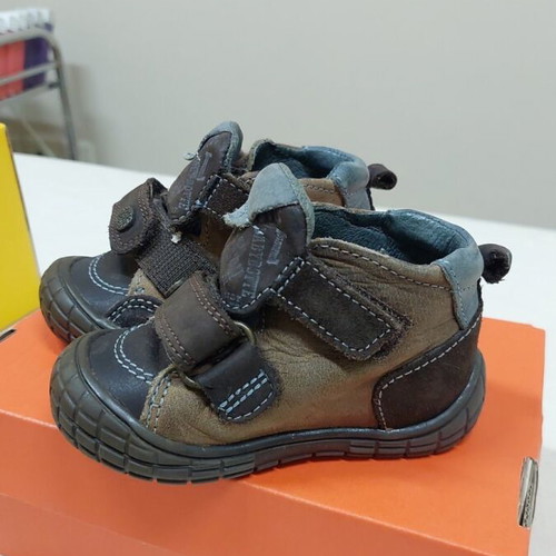 Children's shoes like new, three pairs