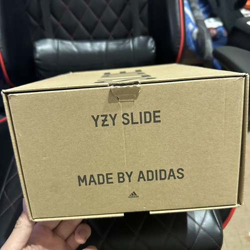 Yeezy Slide Onyx Size 46 Like New