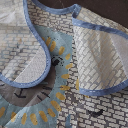 Kikkaboo Arty Waterproof Bib with Sleeves and Food Collector 4m+ Blue like new