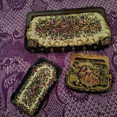Collectible wallets like new, set of three in different sizes with bone clasps