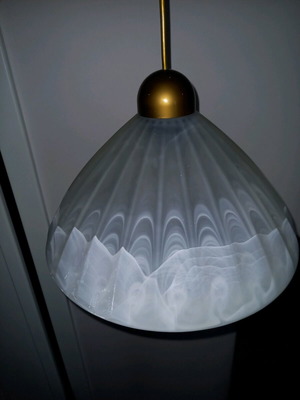 Ceiling light used with paint marks on the cable