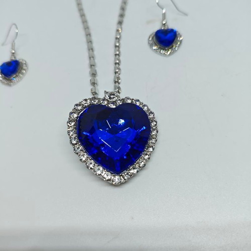 Heart of the Ocean jewelry set like new, pendant, earrings, bracelet