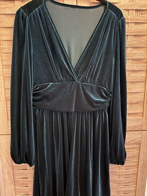 Velvet short dress new in cypress shade