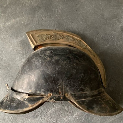 Firefighter helmet old used, requires restoration