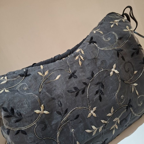 Vintage women's shoulder bag with floral embroidery used
