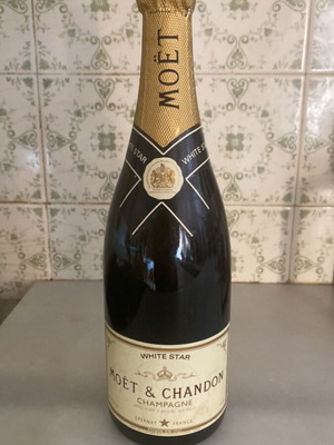 Moët & Chandon White Star champagne bottle