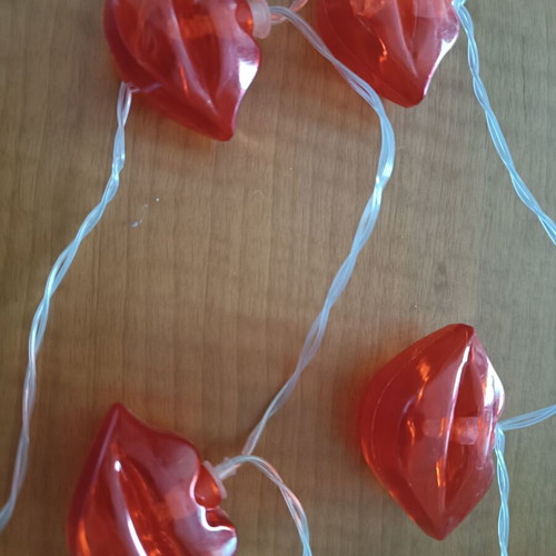 Lip-shaped string lights like new, set of 10 pieces