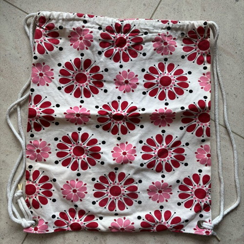Drawstring backpack used with retro floral red flowers