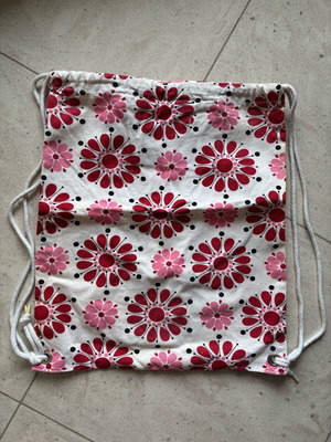 Drawstring backpack used with retro floral red flowers