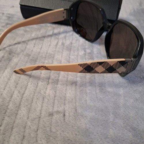 Burberry women's sunglasses like new, black and beige