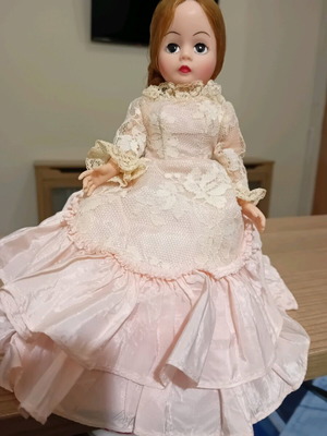 Madame Alexander Doll No4 like new