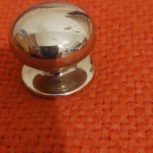 Viometale oro furniture knobs like new, 25mm diameter, set of 34